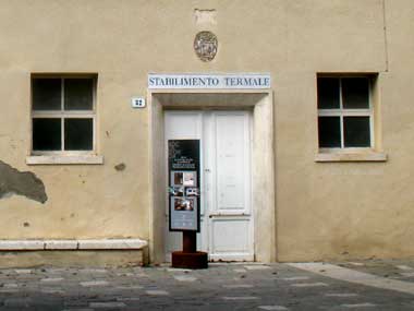 Terme di Bagno Vignoni, terme di Santa Caterina, ingresso