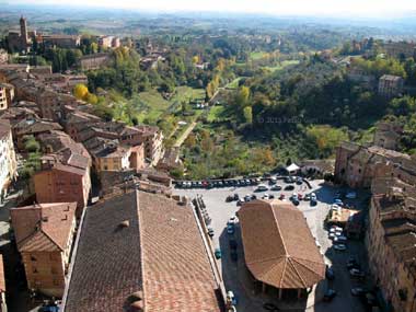 Siena, via dei Malcontenti, Porta Giustizia e Poggio alle Forche