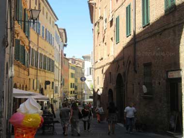 via del porrione, le sirene ammaliatrici