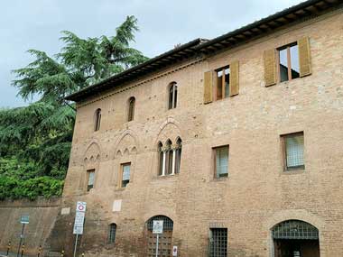 Siena, itinerario dantesco, Palazzo della Consuma