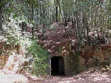 Montagnola Senese, tumulo di mucellena