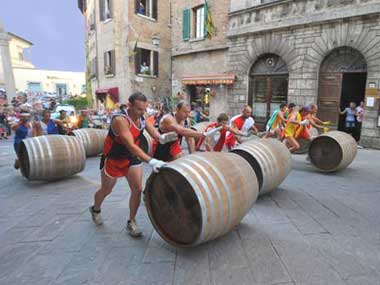 Montepulciano, Bravio delle Botti, gara