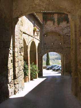 Montepulciano, porta medievale