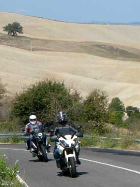 crete senesi, itinerario in moto