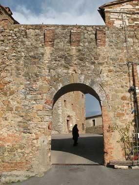Murlo, porta medievale