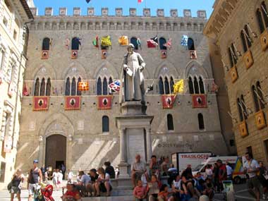 Siena, Palazzo Salimbeni