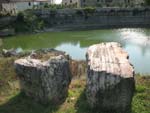 Rapolano Terme, Parco dell'Acqua, blocchi di travertino