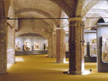 Siena, Fonte Gaia restaurata, Santa Maria della Scala