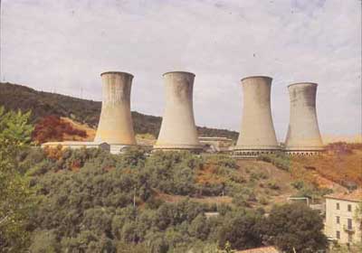 Larderello, area geotermica, torri di raffreddamento.Escursioni da Siena, Agriturismo La Torretta