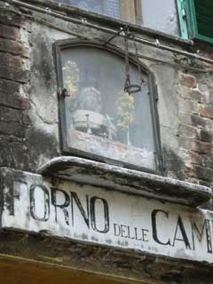 siena, tabernacolo delle campane