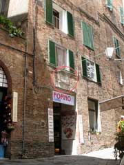 Siena, via delle campane, tabernacolo