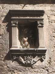 Siena, via del Refe Nero, tabernacolo
