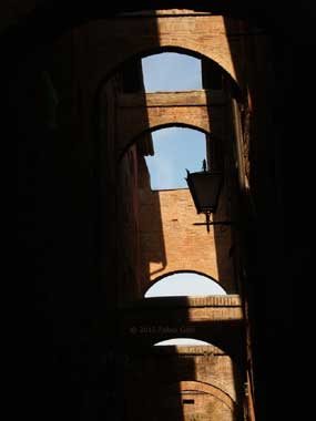 Siena, Trekking Urbano, archi e vicoli