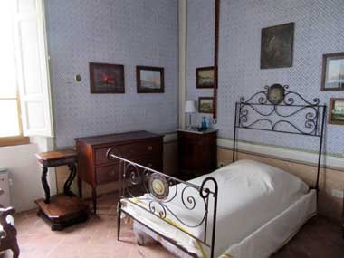 Villa di Cesare Brandi a Vignano, Siena, camera da letto