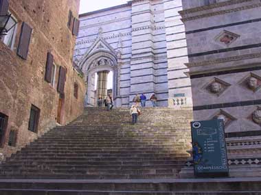 Duomo di Siena, scalinata di Santa Caterina