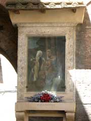 Tabernacolo via Stalloreggi, Madonna con Figlio, San Giovannino e San Caterina da Siena